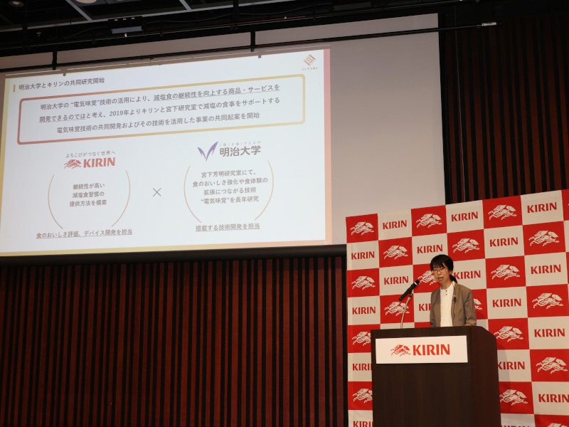 宮下研究室との共同研究について説明するキリンホールディングス(株)佐藤愛氏