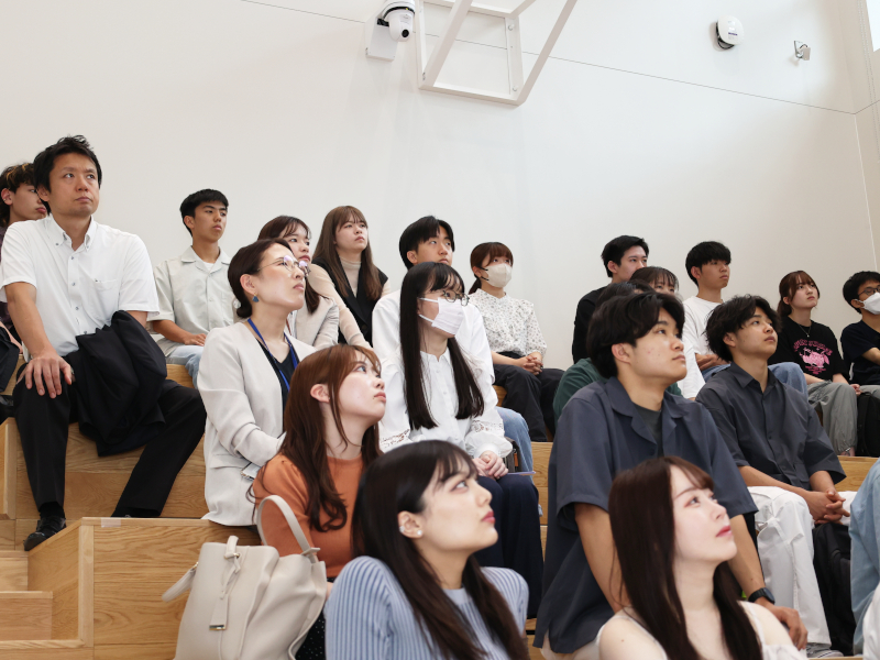 カイダン教室での授業に文部科学省職員一行も参加した
