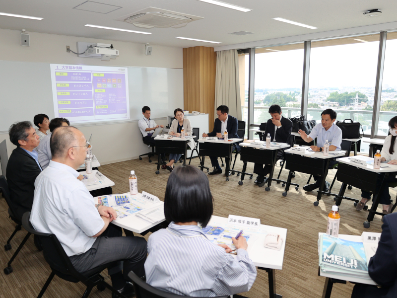 学長・副学長らと文部科学省職員との意見交換の様子