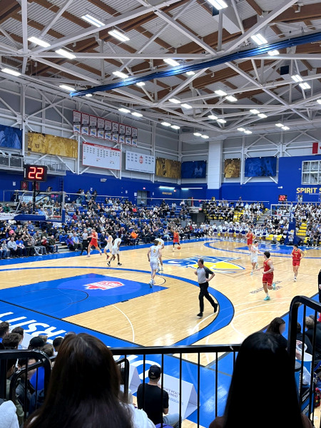 ヴィクトリア大学の体育館で行われたバスケットボール部の試合を見に行った際の一枚