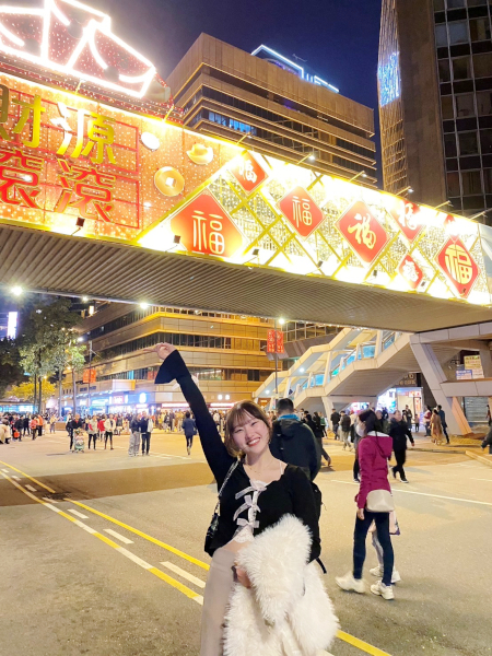春節のイベントで友人たちと花火を見に行った時の写真
