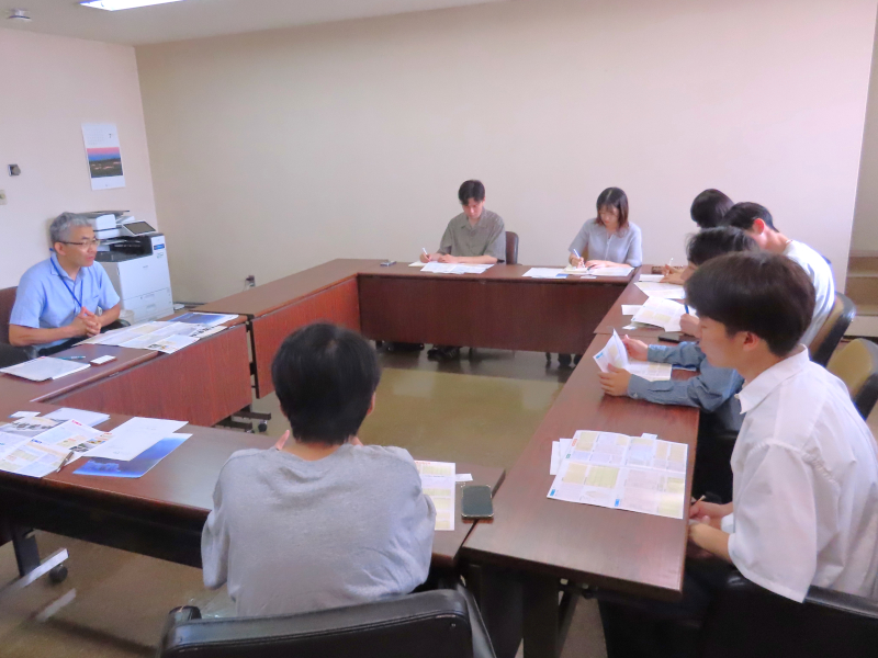 総務課 鈴木正人氏による町政全般のブリーフィング