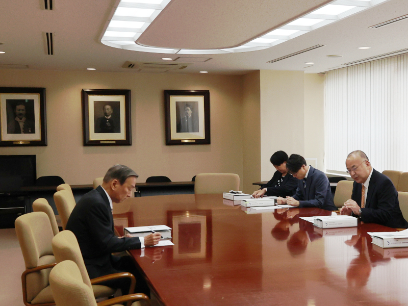 上野学長から「自己点検・評価報告書」について概要説明がなされた