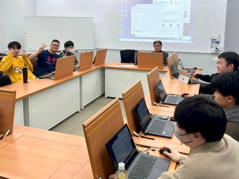 パソコンを用いて統計の基礎を学んでいます