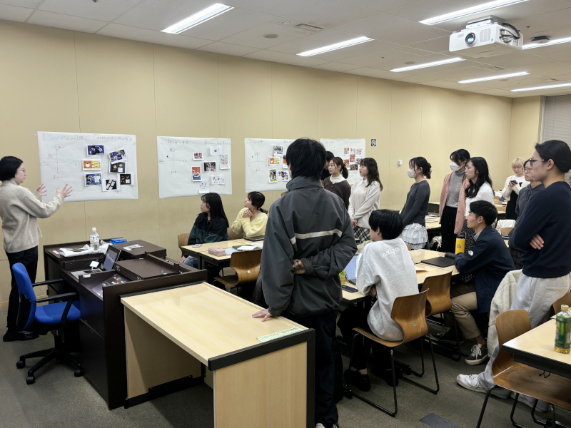 取り組んだ課題の発表を行う様子