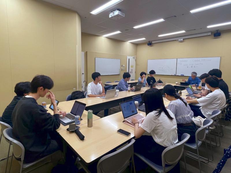 外書購読でディスカッションする様子
