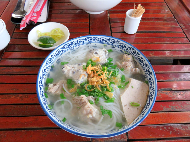 フーコック島で食べた名物のブン