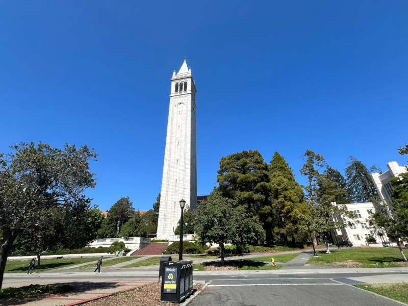 カリフォルニア大学バークレー校のキャンパス内にある鐘楼