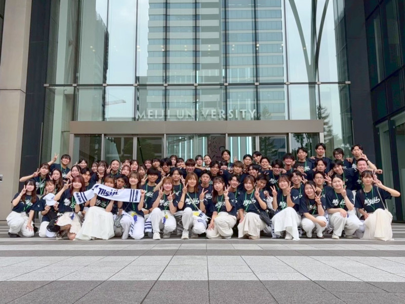 学生プロジェクトのメンバーとの一枚