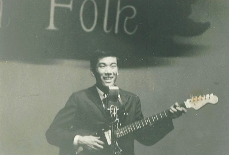 「へんだろうず」結成時の宇崎さん（日仏会館にて）