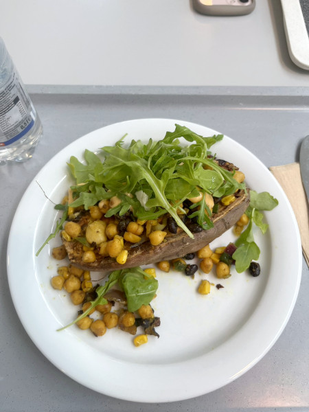 学生食堂での食事