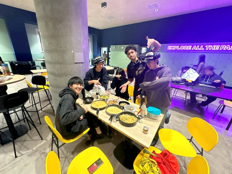 寮のカフェテリア