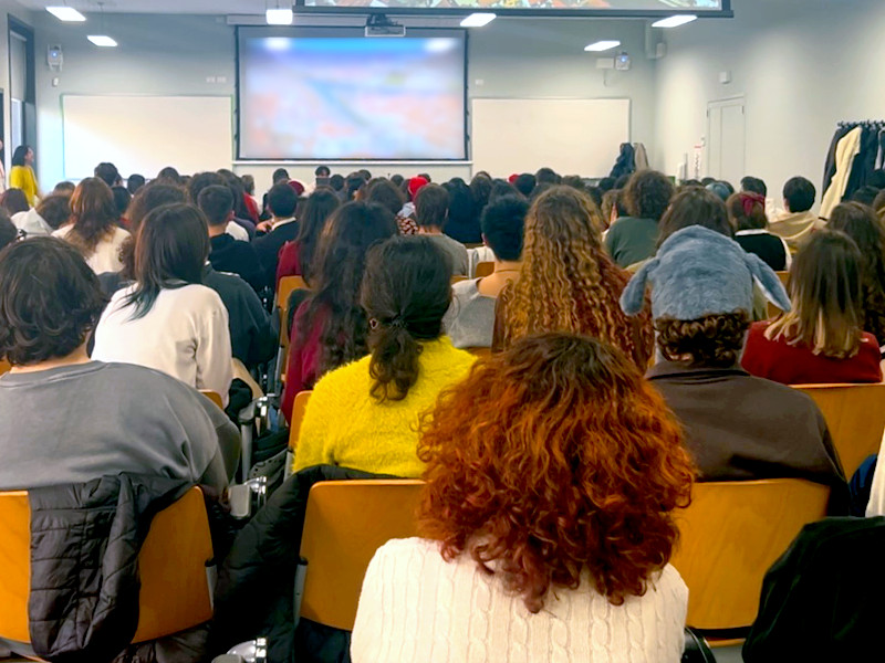 J-POPの人気曲をみんなで歌いました