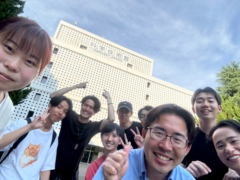 科学技術館にみんなで行った時の一コマ