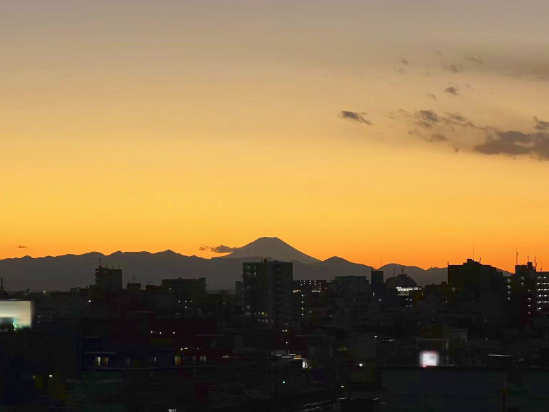 明治大学中野キャンパスから見えた夕暮れの富士山