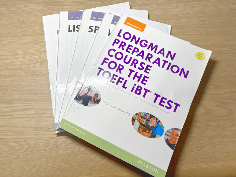 「TOEFL Preparation」の授業で使用していた教科書。とても分厚いので、セクションごとに裁断し持ち歩きやすいようにしていました