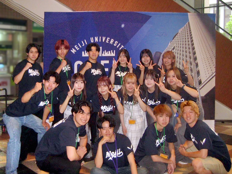 学生プロジェクトの仲間と、オープンキャンパスでの一枚