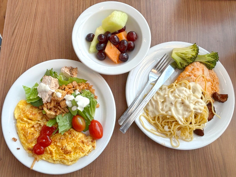 食事面では、ビュッフェスタイルの学食もよく利用しました