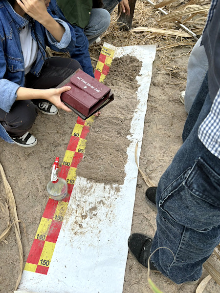 修士課程の学生と共に行った現地調査