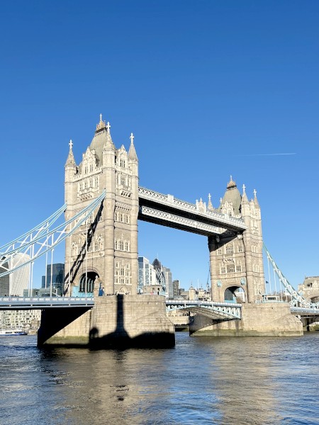 観光で訪れたイングランドのロンドン橋